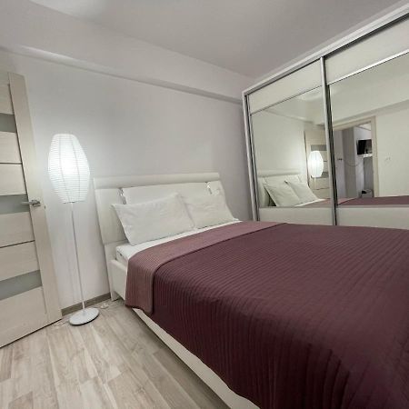 Renting Solutions Iulius Mall Iasi Exteriör bild