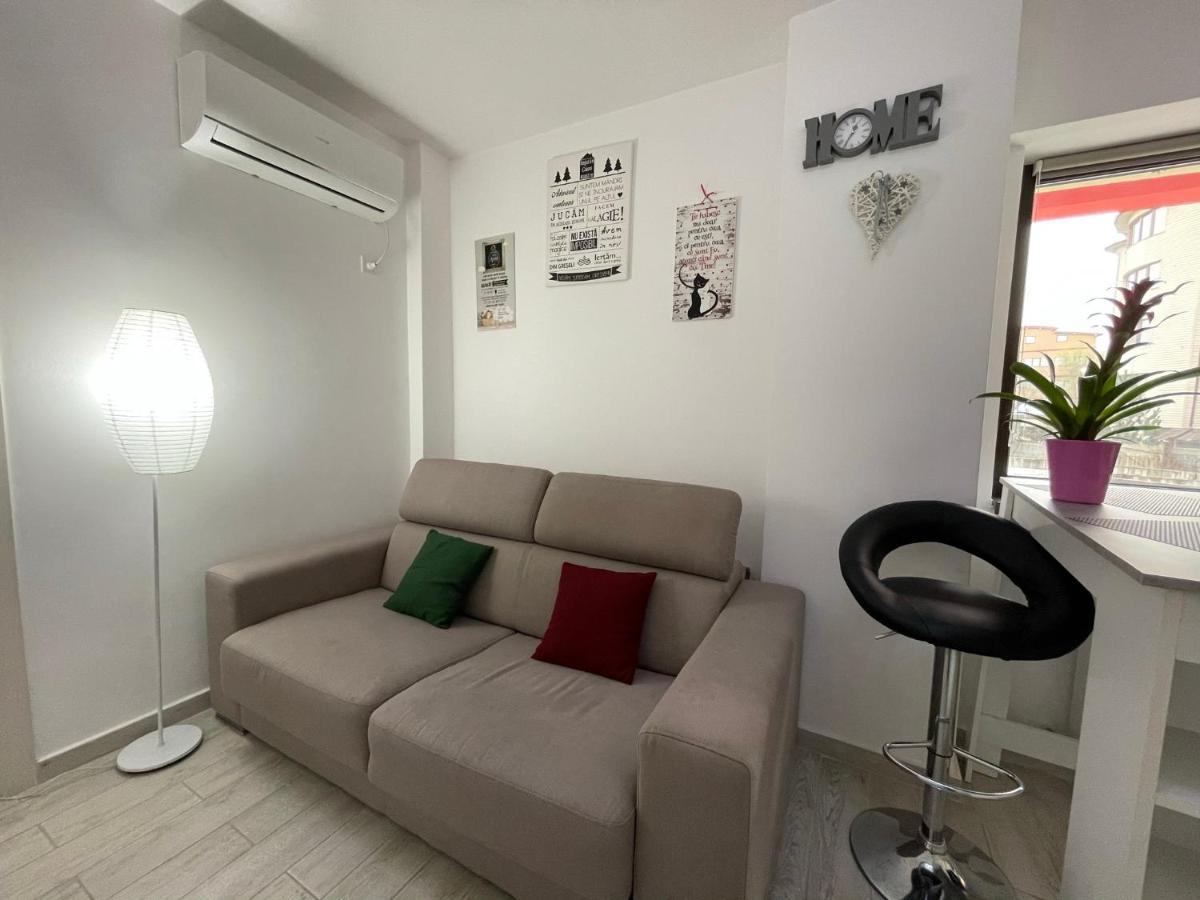 Renting Solutions Iulius Mall Iasi Exteriör bild